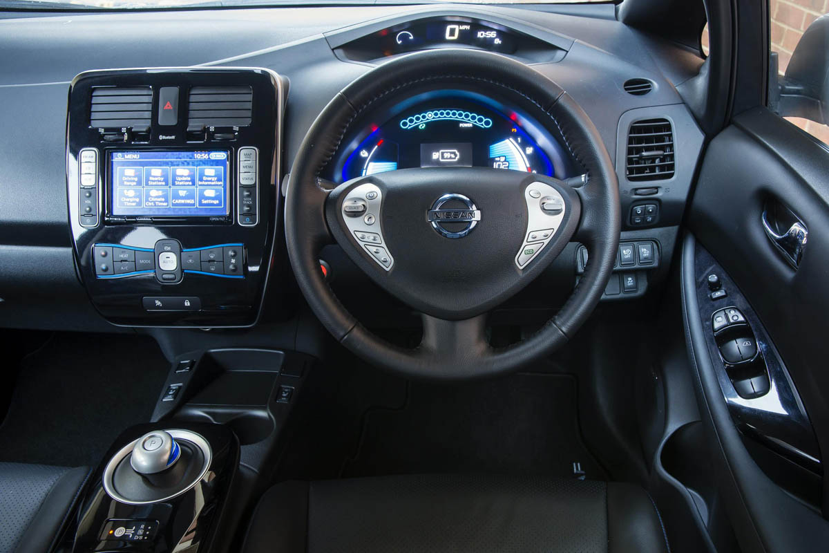 2013 Nissan Leaf interior dashboard