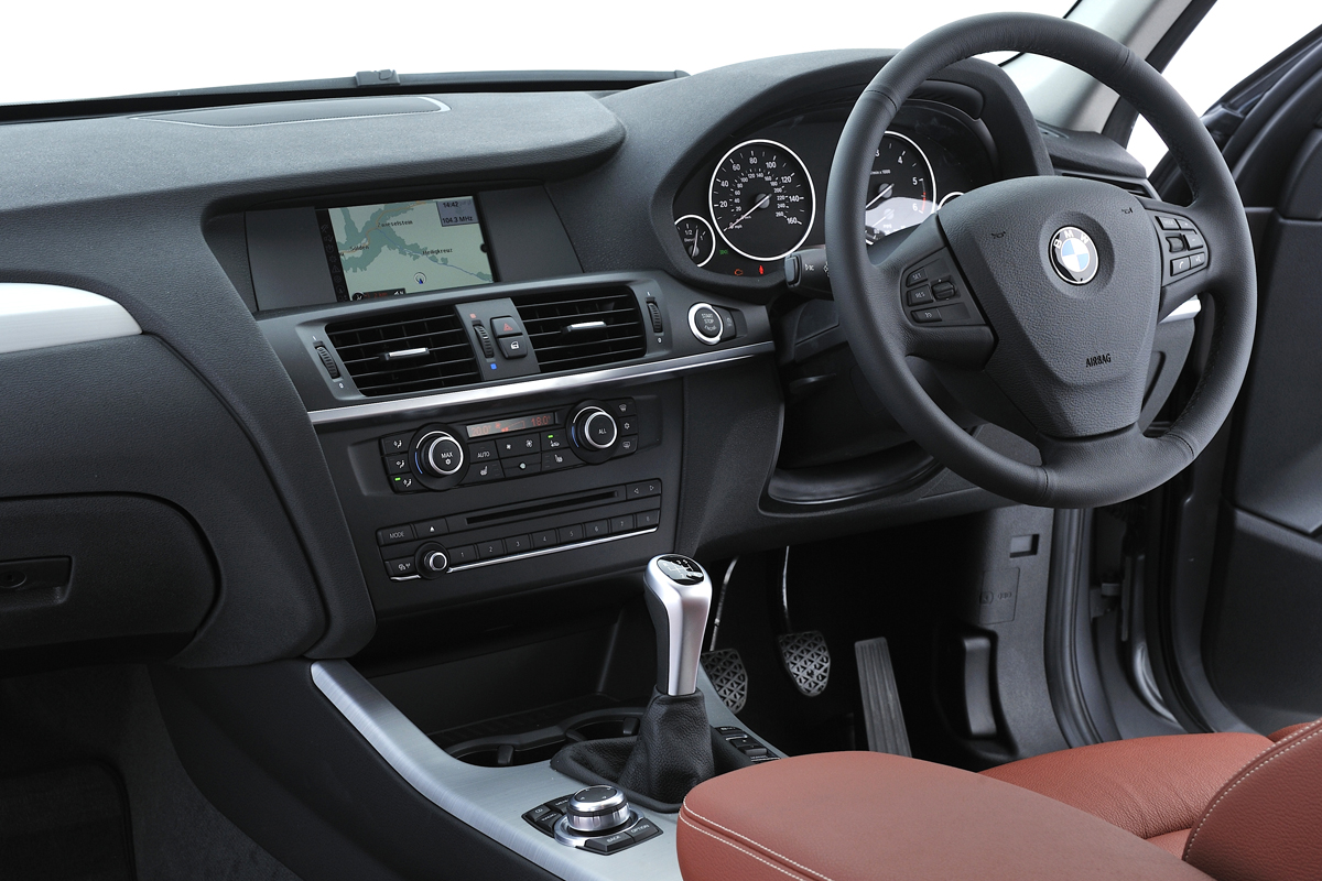 2013 BMW X3 sDrive 18d interior dashboard