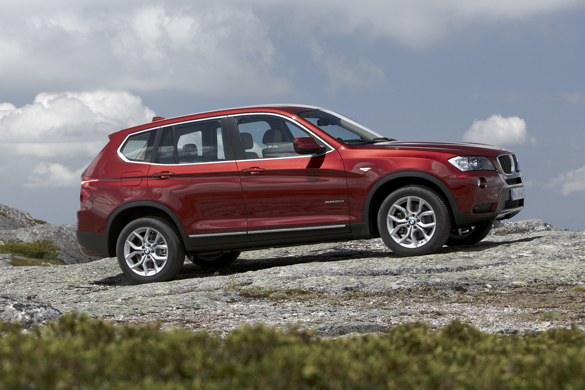 2013 BMW X3 sDrive 18d side profile