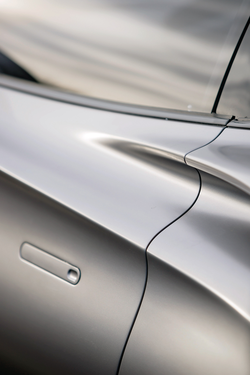 Infiniti Emerg-e side sculpting