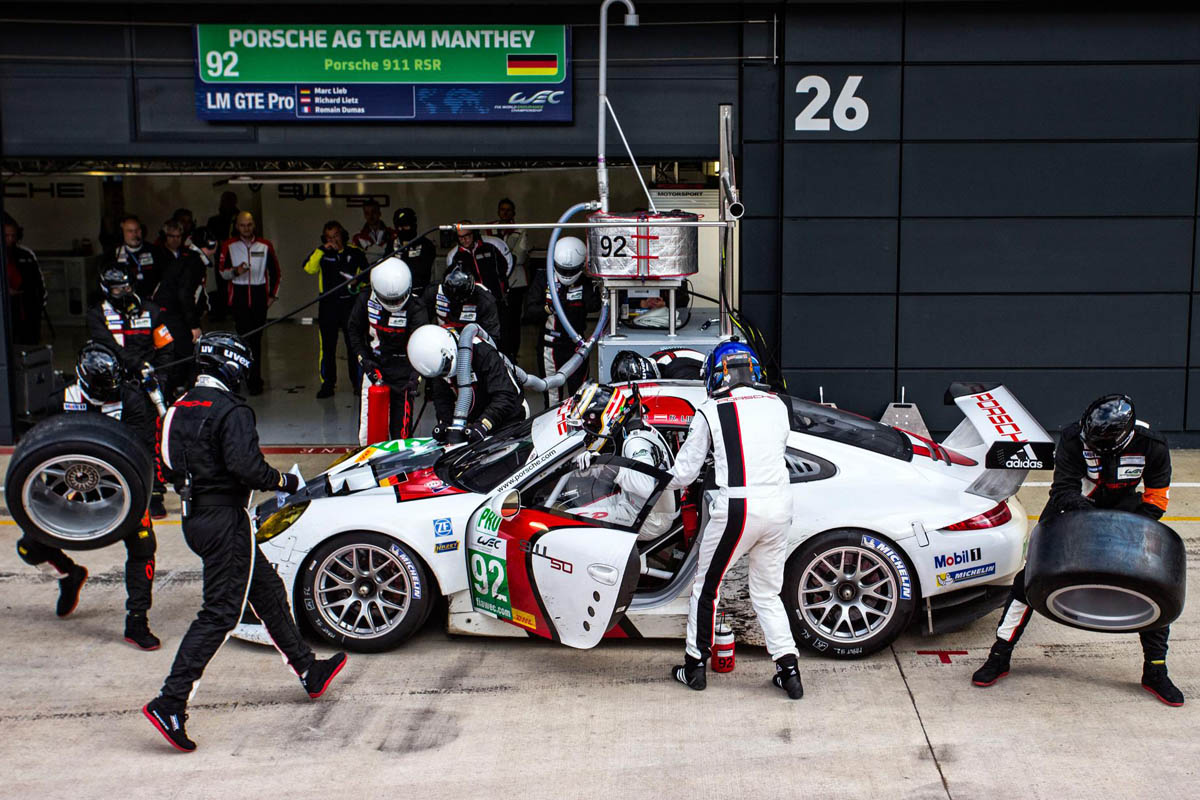 2013 Porsche 911 RSR WEC Silverstone pit stop