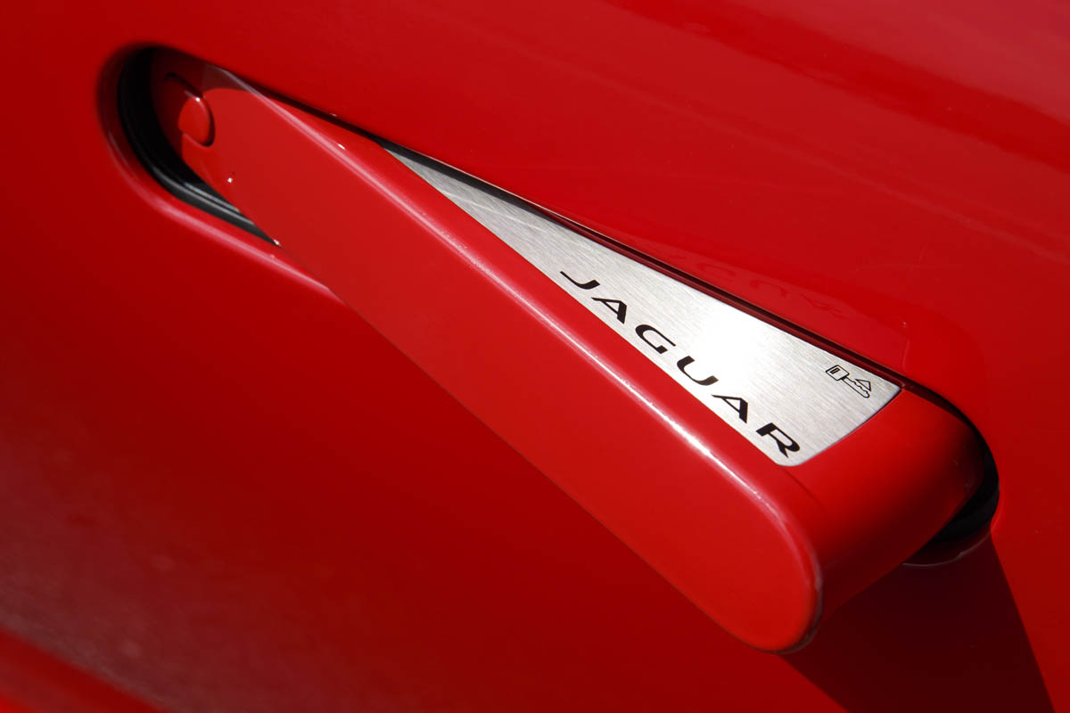 2013 Jaguar F-type V8 S hidden door handle