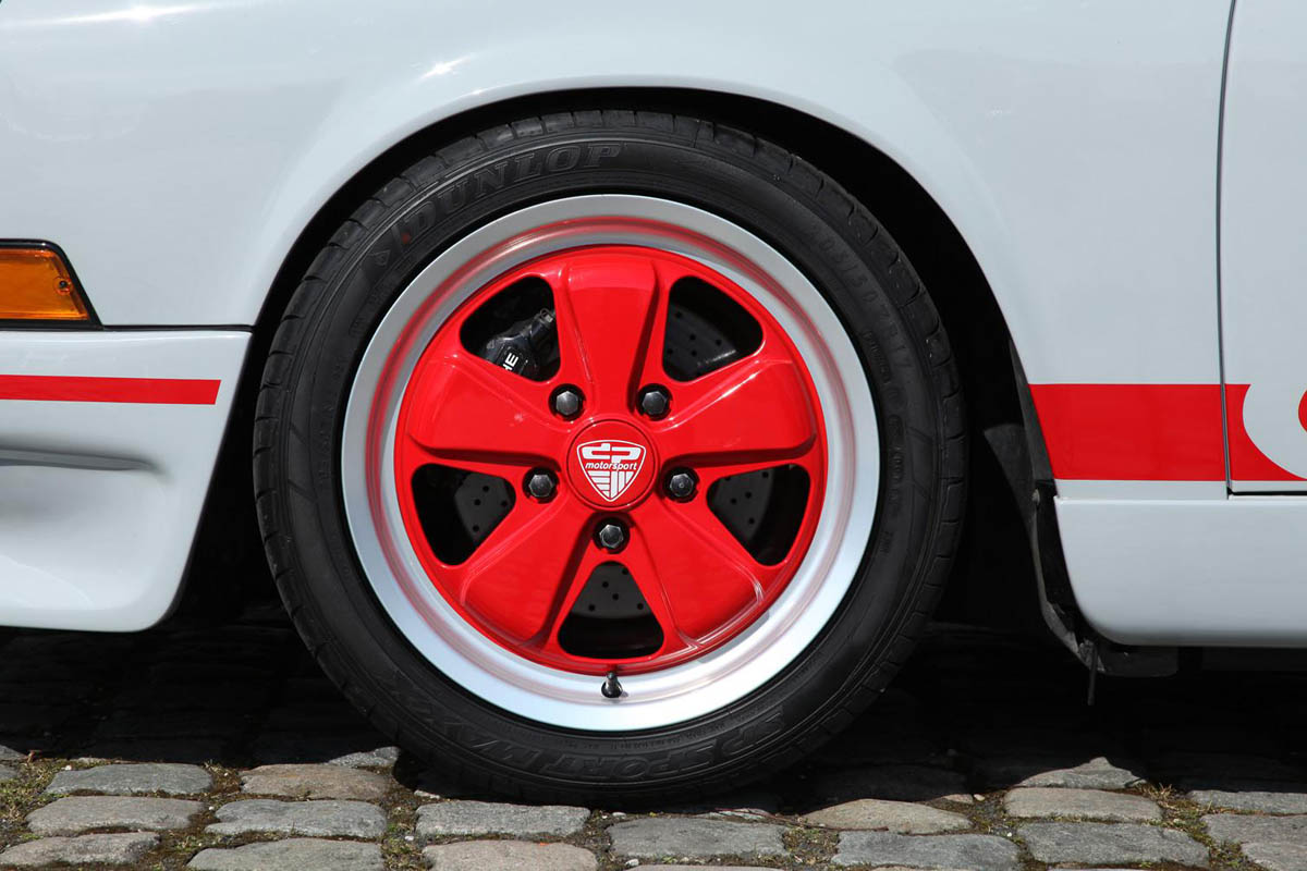 Porsche 911 2.7 RS conversion kit red alloy wheel
