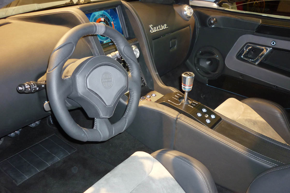 Vencer Sarthe steering wheel interior