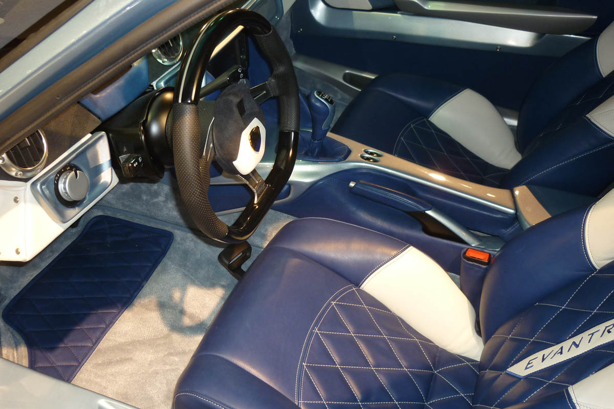 Mazzanti Evantra: new Italian supercar interior steering wheel