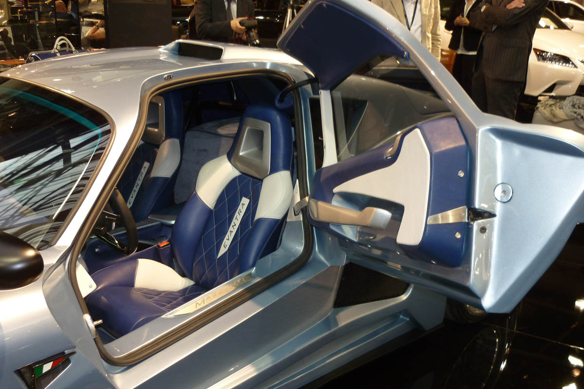 Mazzanti Evantra: new Italian supercar suicide door