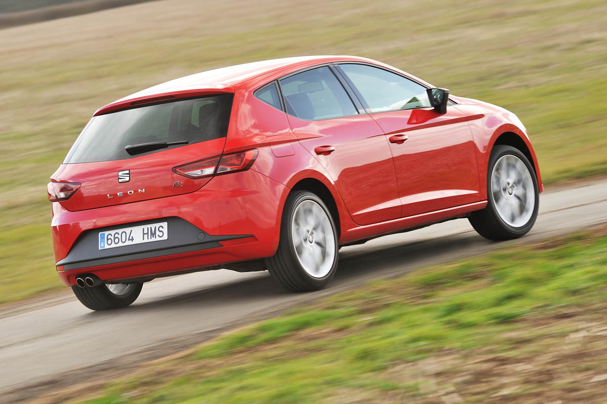 2013 SEAT Leon FR TDI 184 red rear