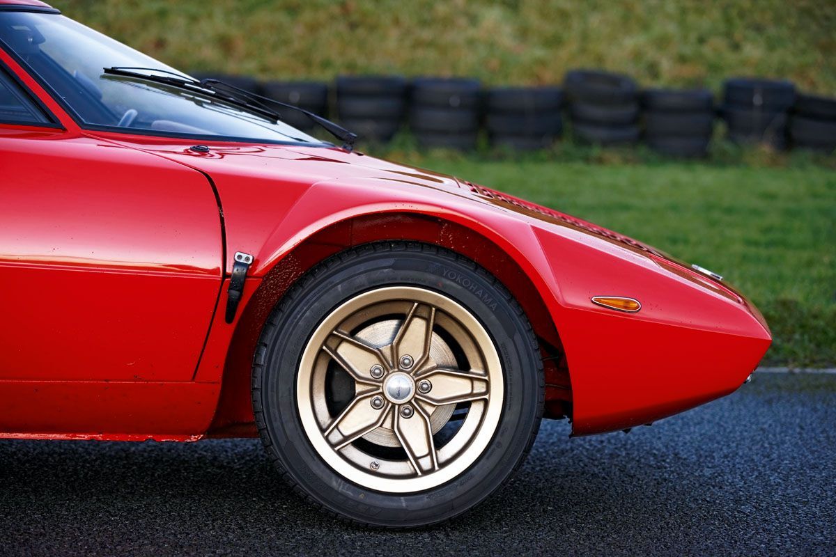 Lancia Stratos front wheel and brake disc