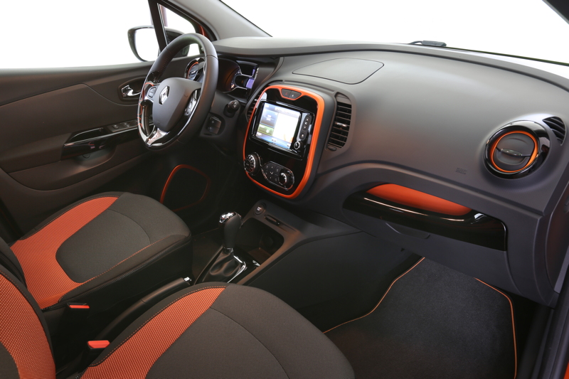 2013 Renault Captur interior dashboard front seats