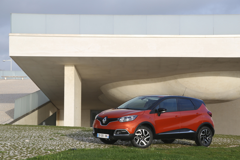 2013 Renault Captur black and orange