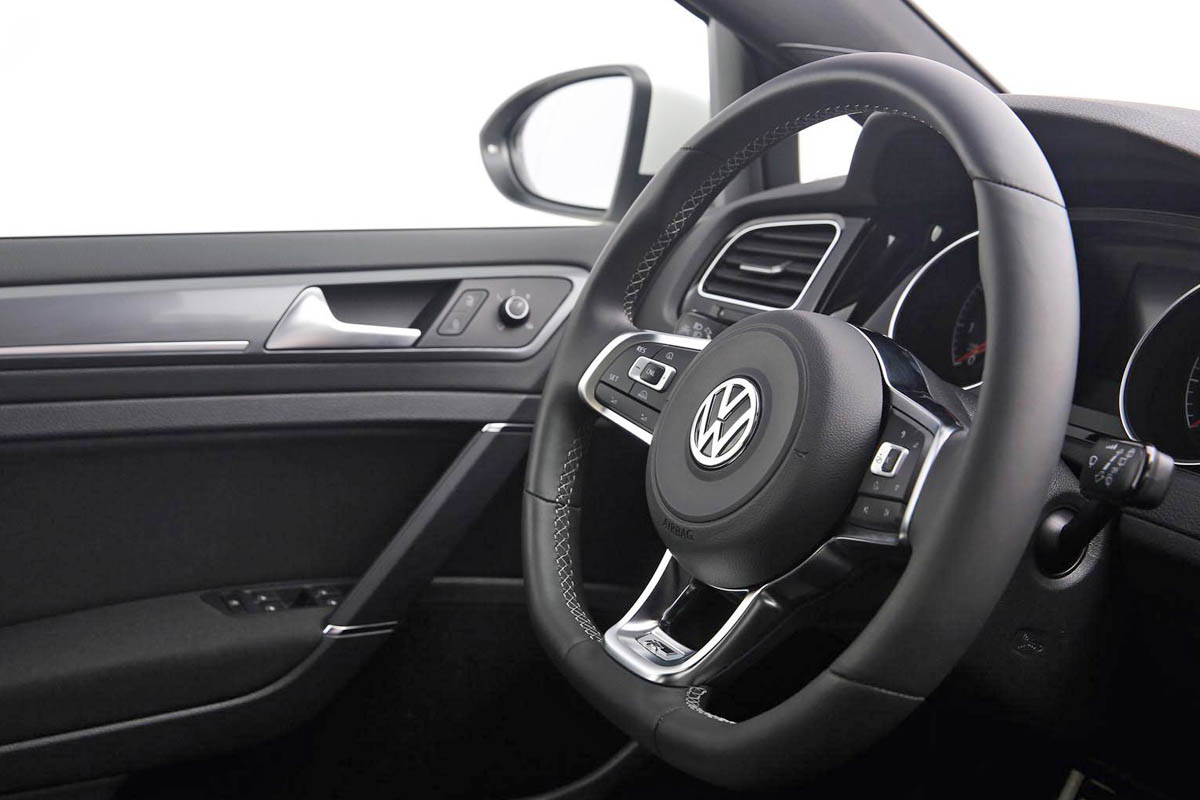 Mk7 VW Golf R-line flat bottom steering wheel