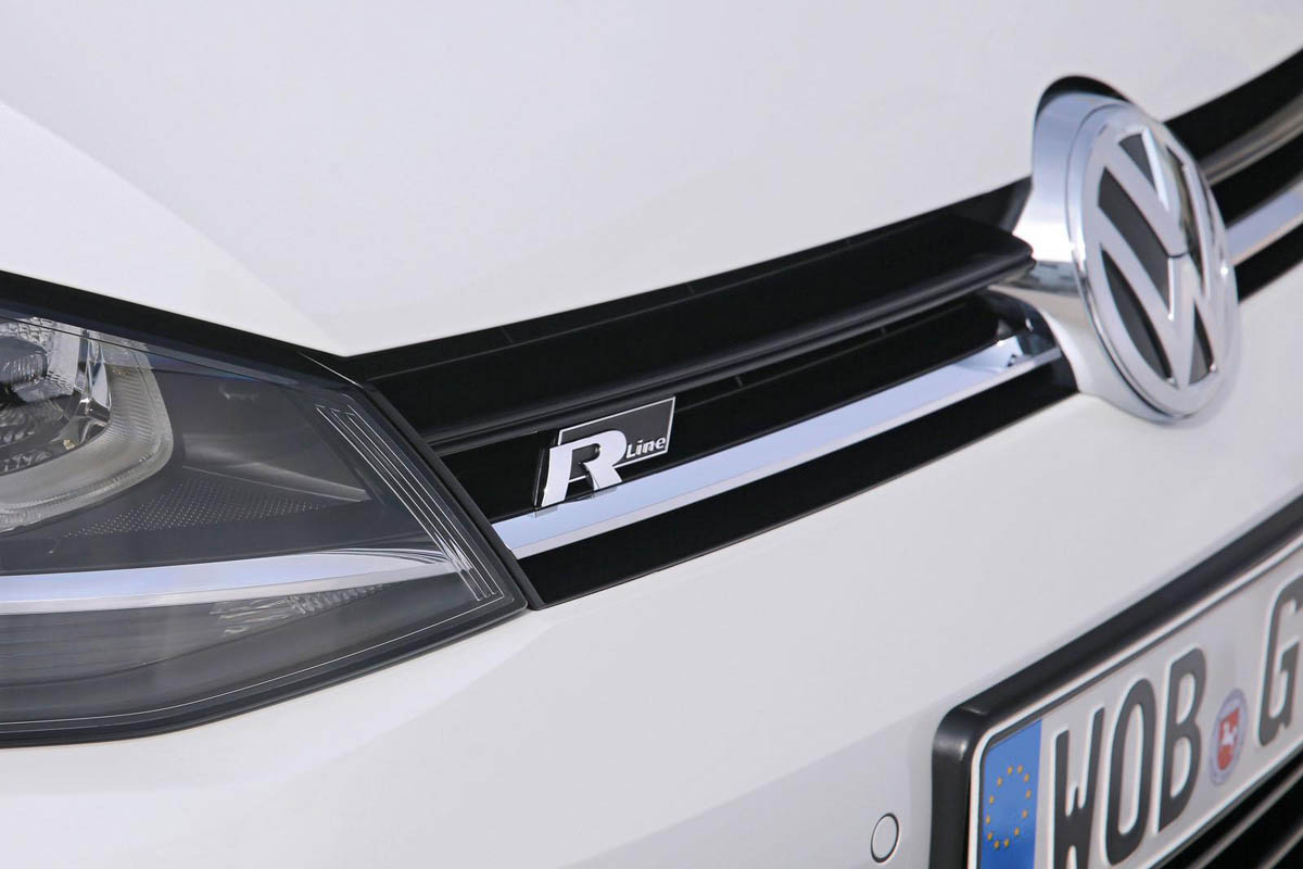 Mk7 VW Golf R-line grille R badge