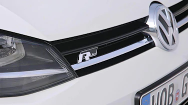 Mk7 VW Golf R-line grille R badge