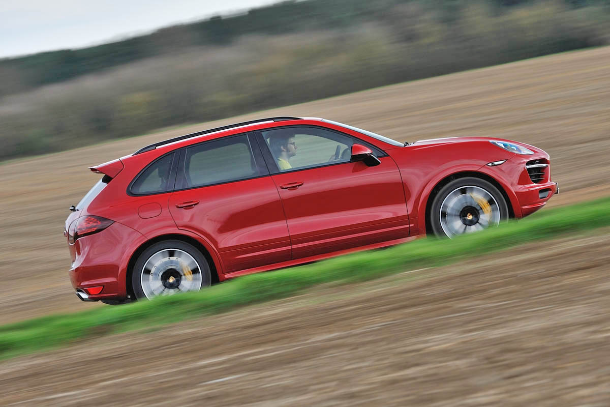 2013 Porsche Cayenne Turbo S red side profile