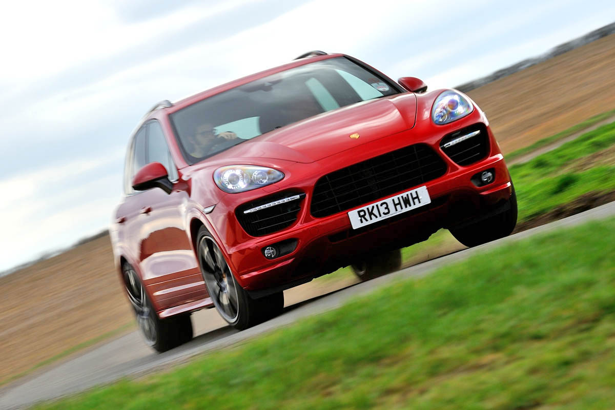 2013 Porsche Cayenne Turbo red front
