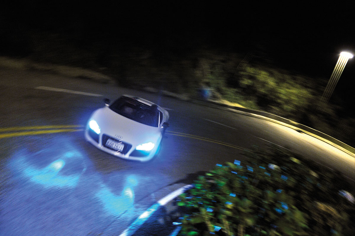 Audi R8 V10 Spider drift night time Brazil