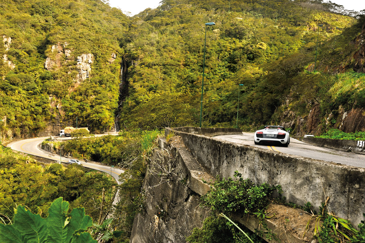 Audi R8 V10 Spider driving