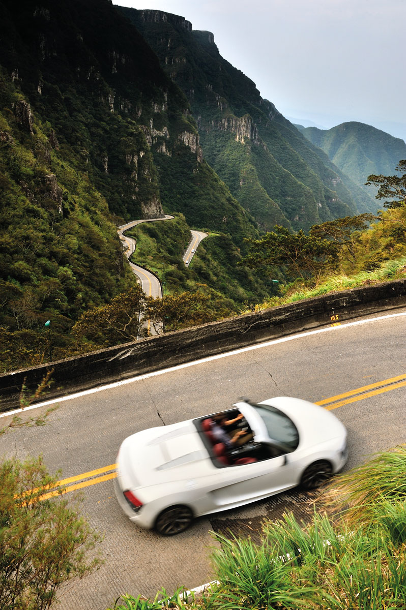 Audi R8 V10 Spider driving in Brazil