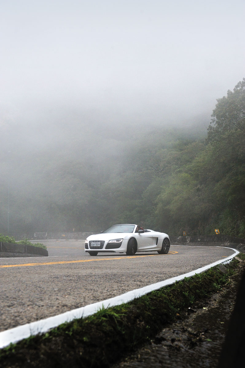 Audi R8 V10 Spider drifting