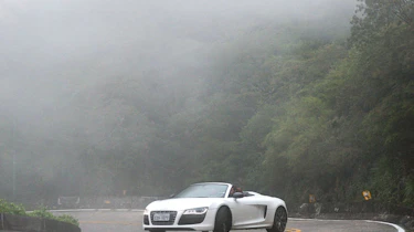 Audi R8 V10 Spider drifting