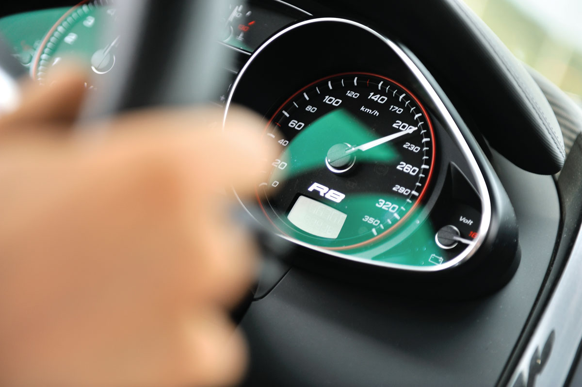 Audi R8 V10 Spider speedometer