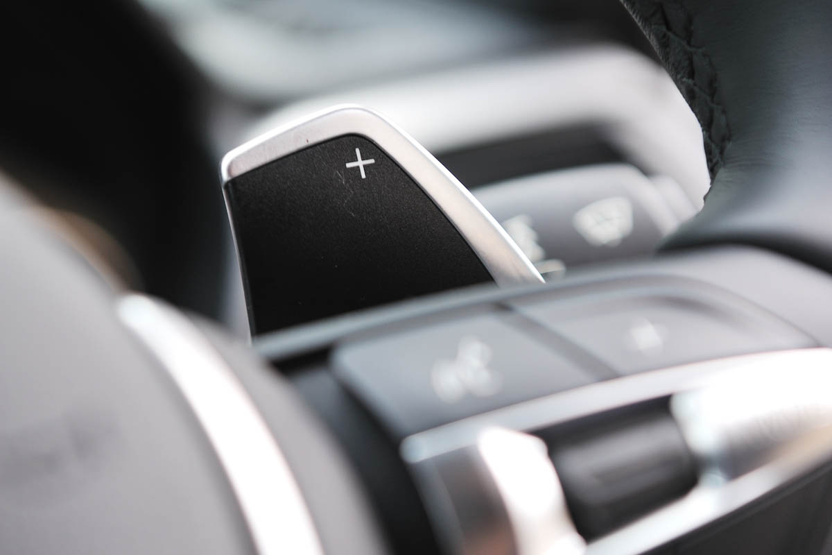 2013 BMW 330d M Sport gearshift paddle