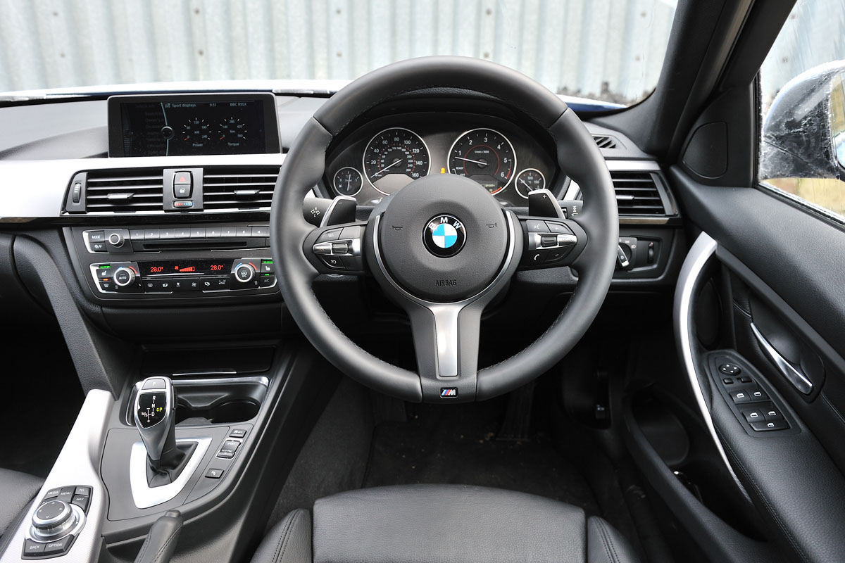 2013 BMW 330d M Sport steering wheel interior dashboard