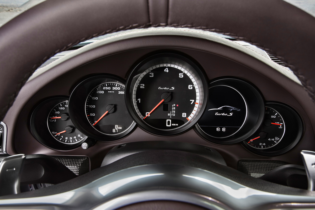 2013 Porsche 911 Turbo dials