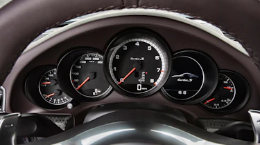 2013 Porsche 911 Turbo dials