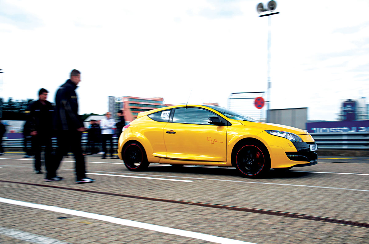 Renault Megane 265 Trophy Ring record