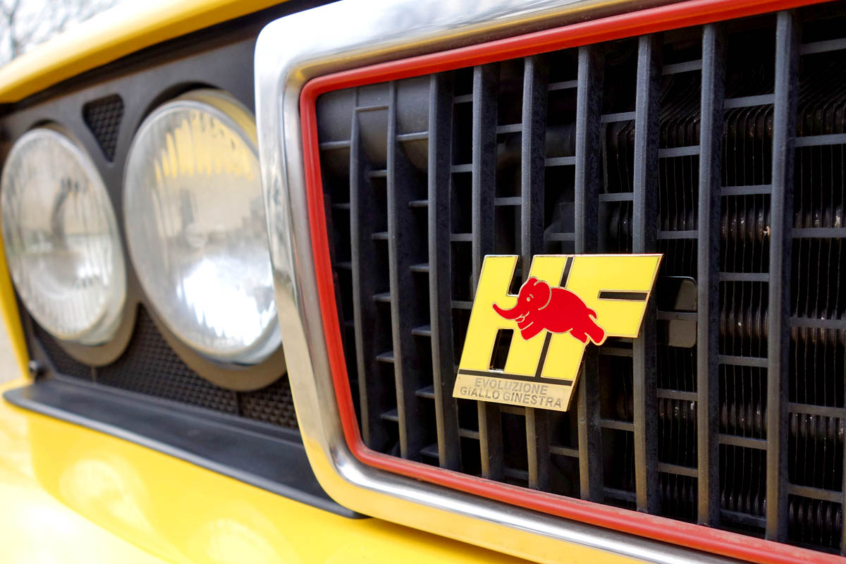 Lancia Delta Integrale Evo HF grille badge