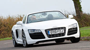 Audi R8 V10 Spider, white cornering