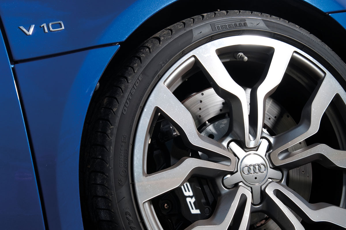 Audi R8 V10 wheel and brake disc