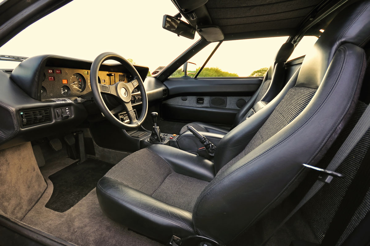 BMW M1 – interior