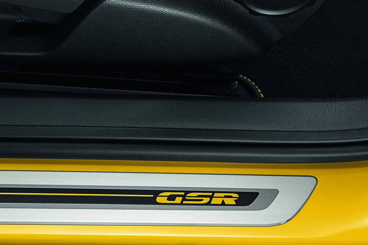New Volkswagen Beetle GSR kick plate badge