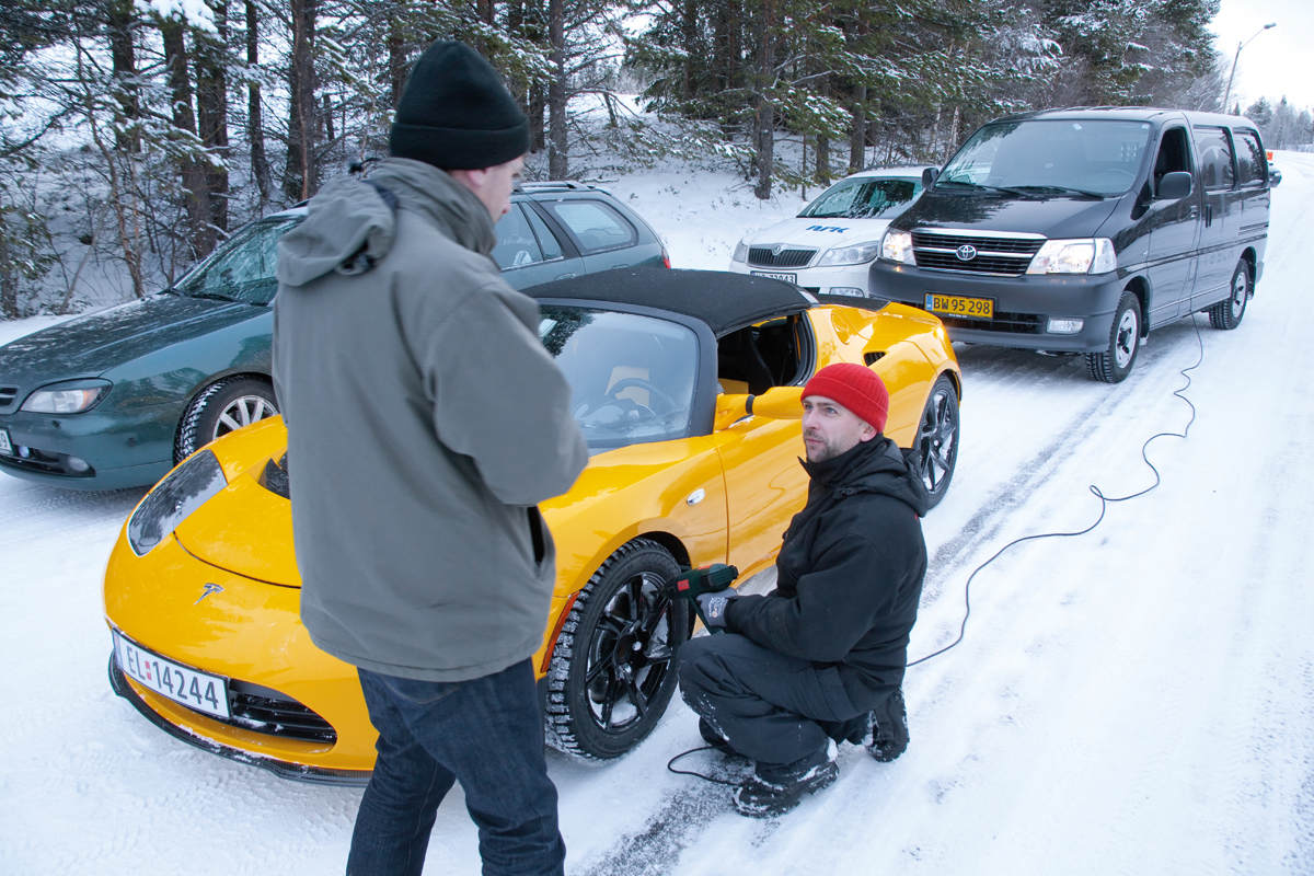 Tesla on ice, heat gunning the brakes