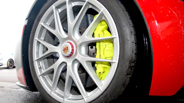 2013 Porsche 918 Spyder green brake caliper alloy wheel