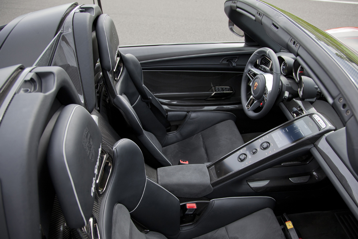 2013 Porsche 918 Spyder seats interior