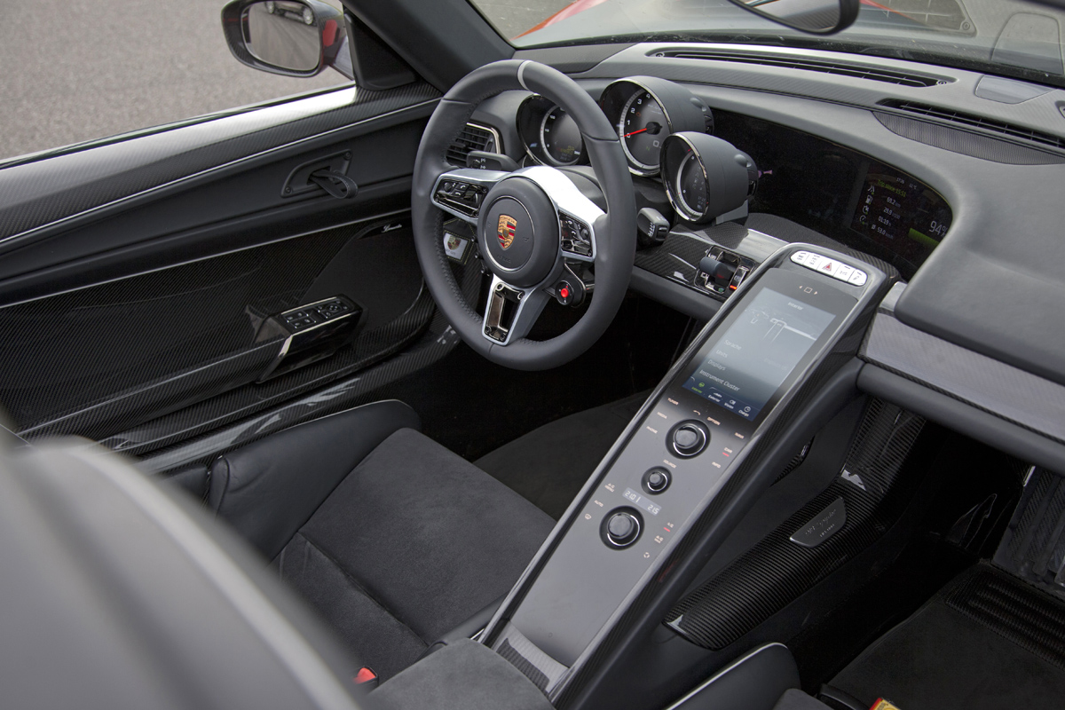2013 Porsche 918 Spyder dashboard steering wheel