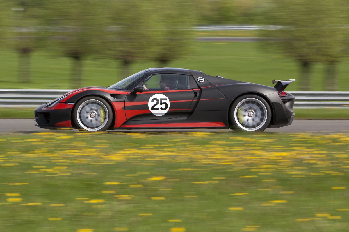 2013 Porsche 918 Spyder side profile