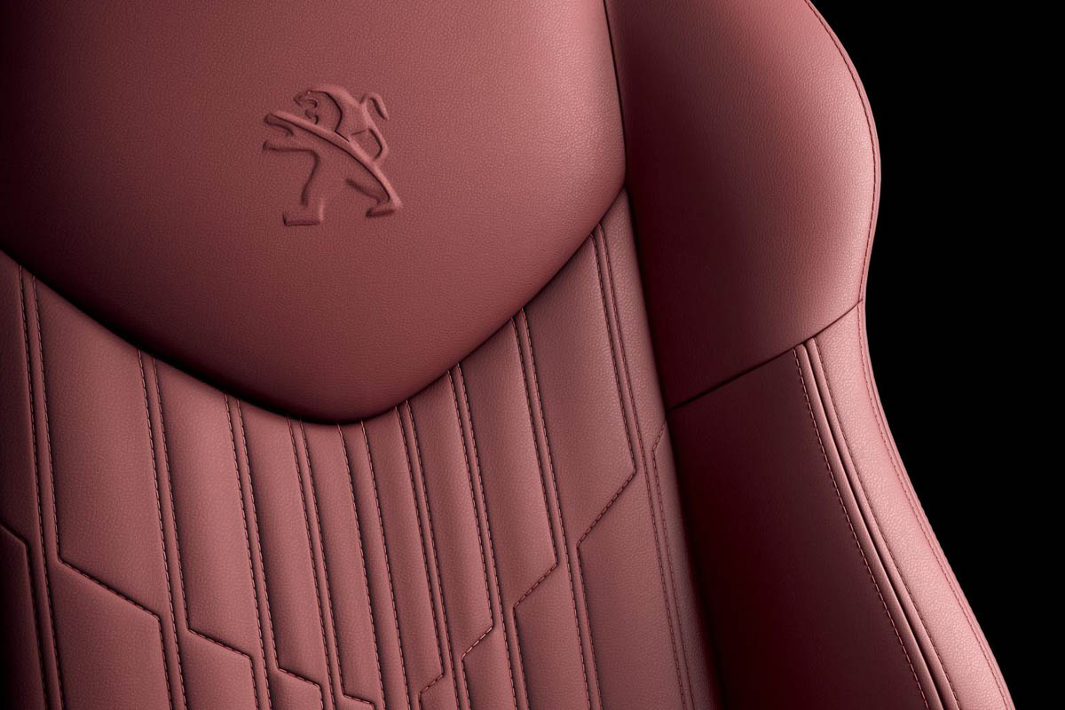 Peugeot RCZ Magnetic red leather seat