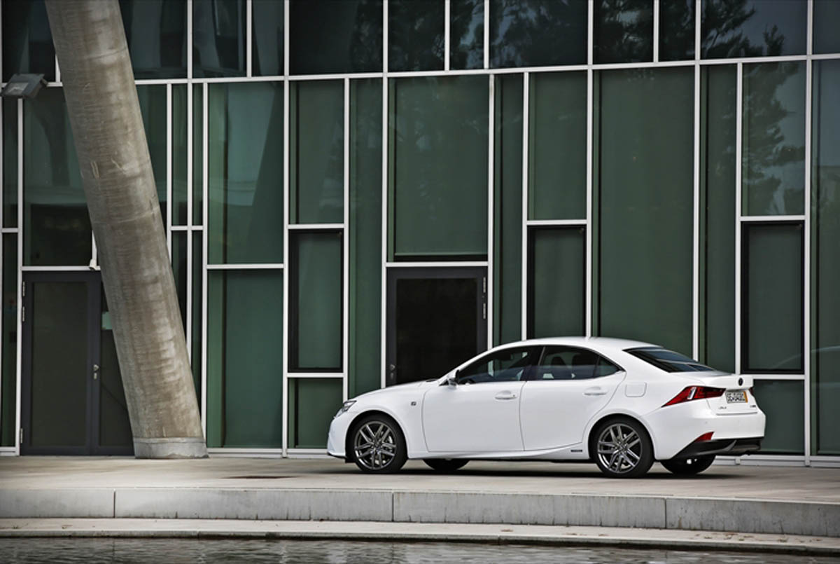 Lexus IS 300h F-Sport