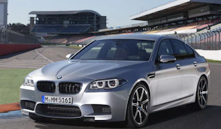 BMW M5 2013 front quarter