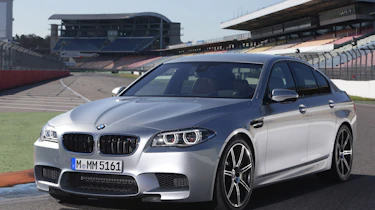 BMW M5 2013 front quarter