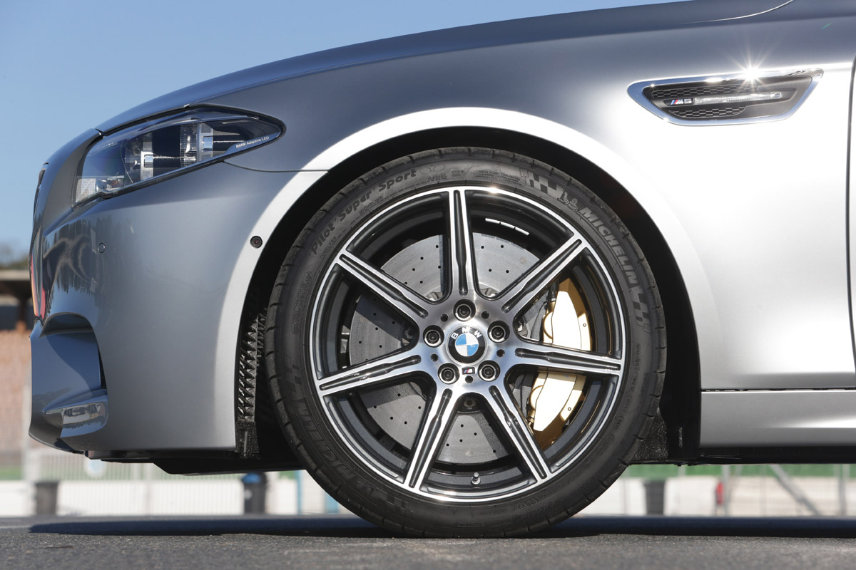 BMW M5 2013 wheel, brake calliper and Michelin Pilot SuperSport tyres