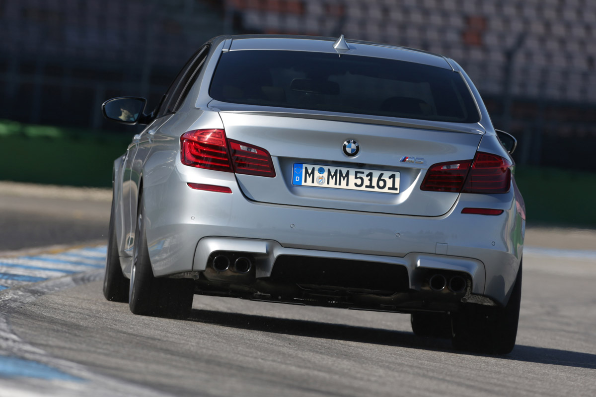BMW M5 2013 rear cornering, on track