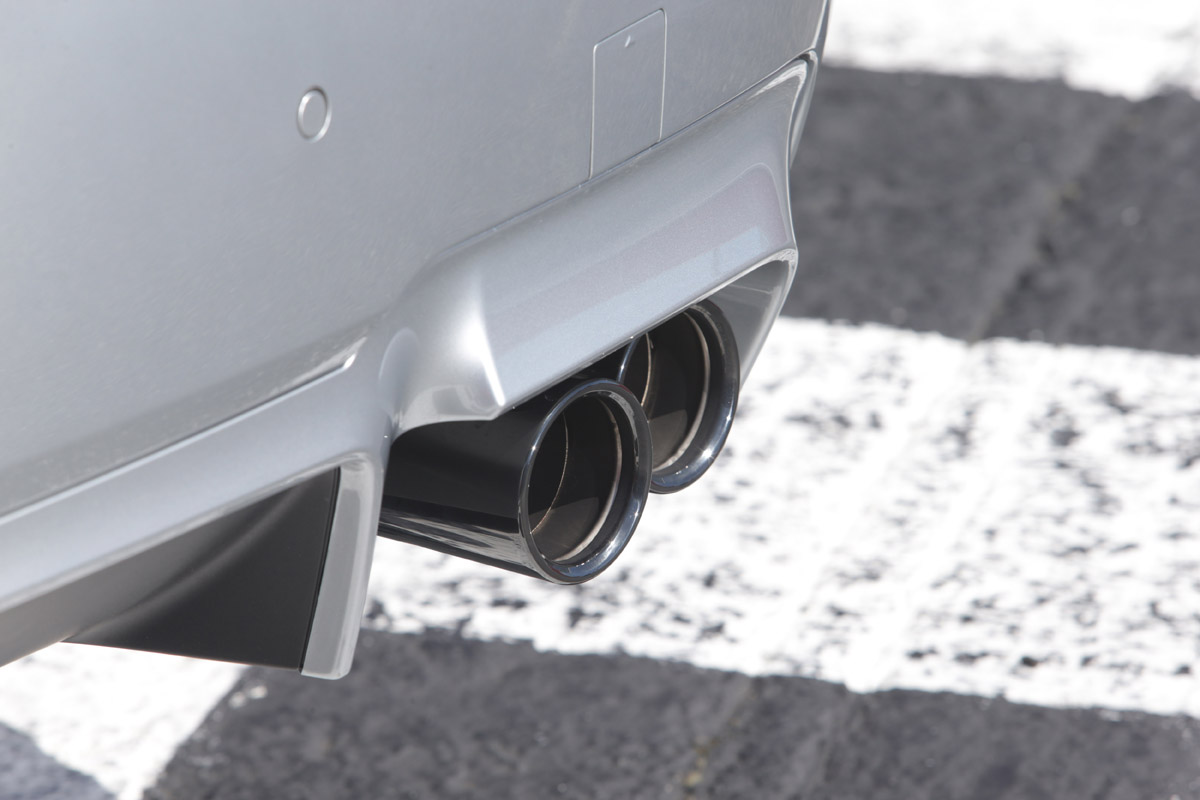 BMW M5 2013 tail pipes