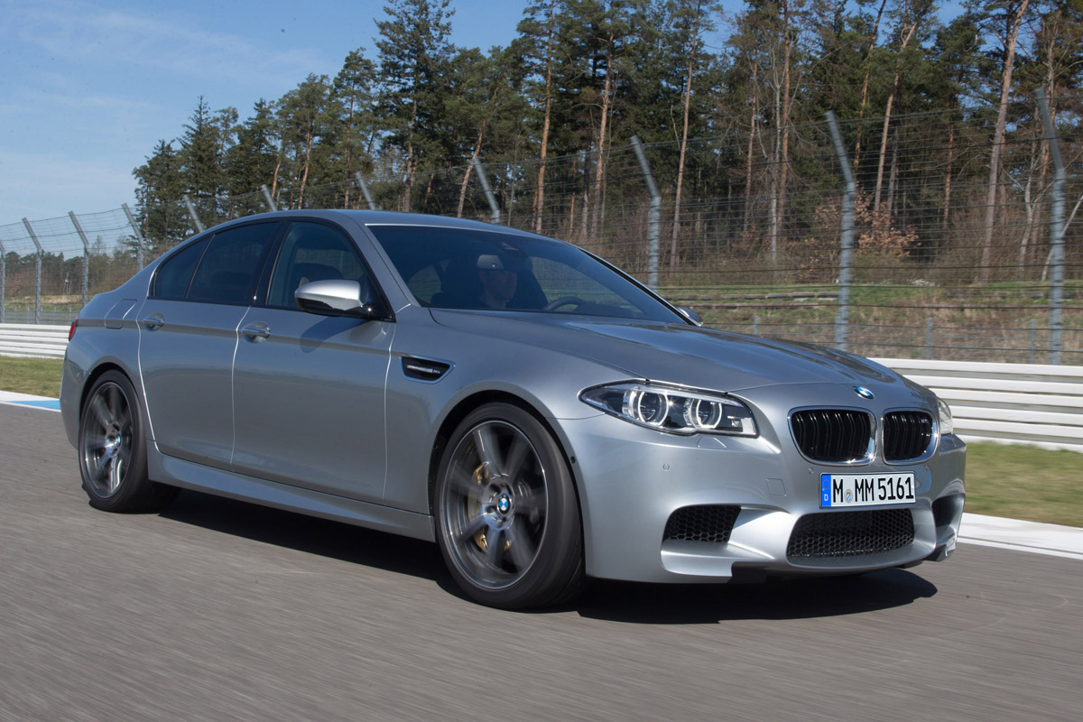 BMW M5 2013, driving on track, facelift