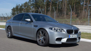 BMW M5 2013, driving on track, facelift