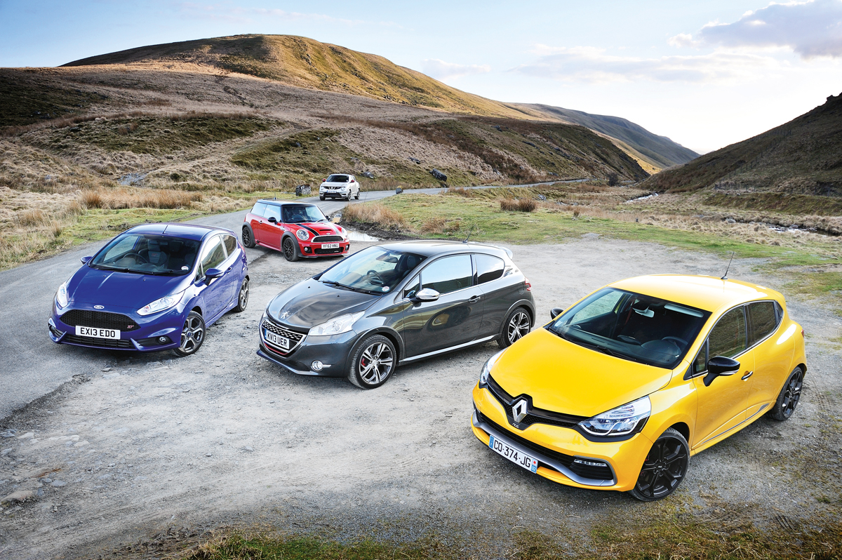 evo Magazine: July 2013 Renault Clio 200 Turbo group test